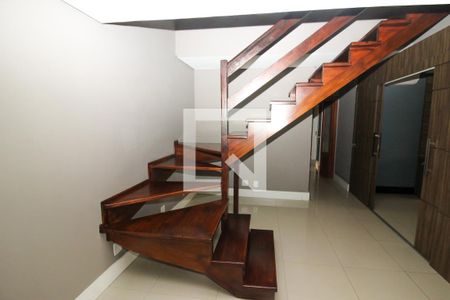 Escada de apartamento à venda com 3 quartos, 298m² em Nonoai, Porto Alegre