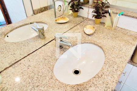 Apartamento para alugar com 250m², 3 quartos e 4 vagasBanheiro da Suíte 1