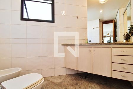 Apartamento para alugar com 250m², 3 quartos e 4 vagasBanheiro da Suíte 1