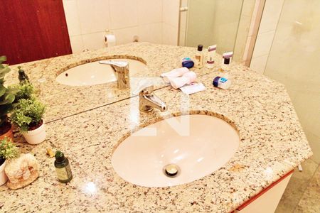 Apartamento para alugar com 250m², 3 quartos e 4 vagasBanheiro da Suíte 2