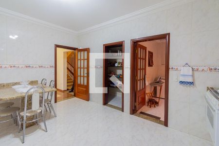 Casa à venda com 365m², 4 quartos e 10 vagasCozinha