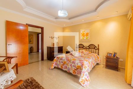 Casa à venda com 365m², 4 quartos e 10 vagasSuíte 1