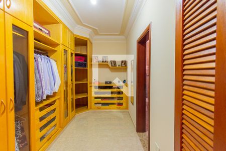 Casa à venda com 365m², 4 quartos e 10 vagasCloset da suíte