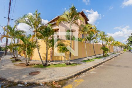 Fachada de casa à venda com 4 quartos, 365m² em Jardim Eulina, Campinas