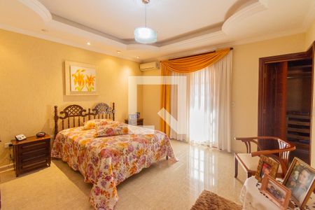 Casa à venda com 365m², 4 quartos e 10 vagasSuíte 1