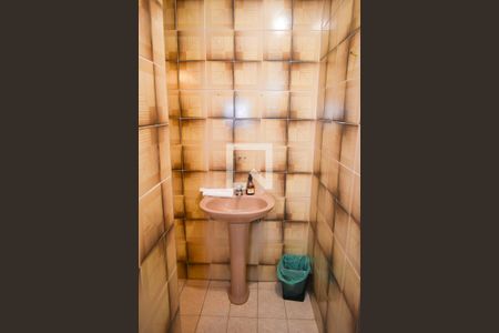 Casa à venda com 230m², 4 quartos e sem vaga Casa à venda com 230m², 4 quartos e sem vagaBanheiro