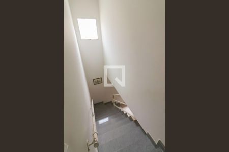 Casa à venda com 230m², 3 quartos e 4 vagas Casa à venda com 230m², 3 quartos e 4 vagasEscadas