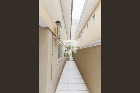 Casa à venda com 230m², 3 quartos e 4 vagas Casa à venda com 230m², 3 quartos e 4 vagasCorredor Lateral