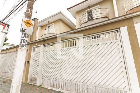 Casa à venda com 230m², 3 quartos e 4 vagas Casa à venda com 230m², 3 quartos e 4 vagasFachada