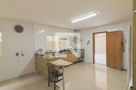 Casa à venda com 230m², 3 quartos e 4 vagas Casa à venda com 230m², 3 quartos e 4 vagasCozinha