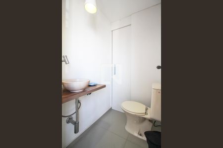 Lavabo  de apartamento à venda com 1 quarto, 90m² em Vila Nova Conceição, São Paulo