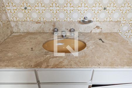 Casa à venda com 270m², 3 quartos e 4 vagasBanheiro da Suíte