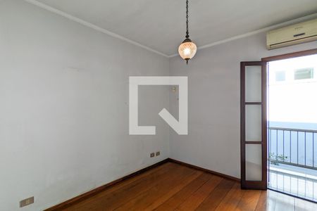 Casa à venda com 270m², 3 quartos e 4 vagasQuarto !