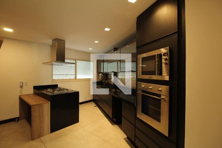 Apartamento à venda com 385m², 5 quartos e 4 vagasCozinha