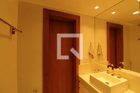 Apartamento à venda com 385m², 5 quartos e 4 vagasBanheiro Social