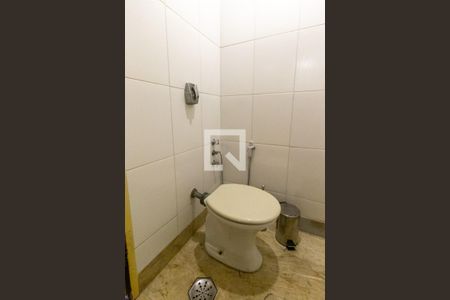 Apartamento para alugar com 241m², 4 quartos e 2 vagas Apartamento para alugar com 241m², 4 quartos e 2 vagasLavabo Corredor Quartos