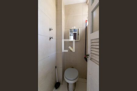 Apartamento para alugar com 241m², 4 quartos e 2 vagas Apartamento para alugar com 241m², 4 quartos e 2 vagasBanheiro de Serviço