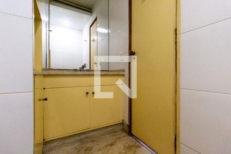 Apartamento para alugar com 241m², 4 quartos e 2 vagas Apartamento para alugar com 241m², 4 quartos e 2 vagasLavabo Corredor Quartos
