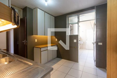 Apartamento para alugar com 241m², 4 quartos e 2 vagas Apartamento para alugar com 241m², 4 quartos e 2 vagasCozinha