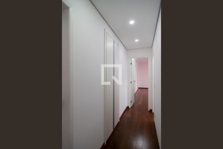 Apartamento à venda com 212m², 3 quartos e 4 vagas Apartamento à venda com 212m², 3 quartos e 4 vagasRoupeiro