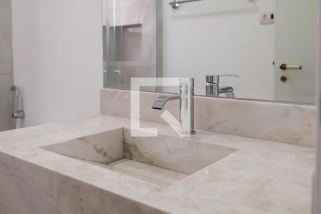 Apartamento à venda com 212m², 3 quartos e 4 vagas Apartamento à venda com 212m², 3 quartos e 4 vagasBanheiro Suíte 1