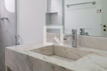 Apartamento à venda com 212m², 3 quartos e 4 vagas Apartamento à venda com 212m², 3 quartos e 4 vagasBanheiro Suíte 2