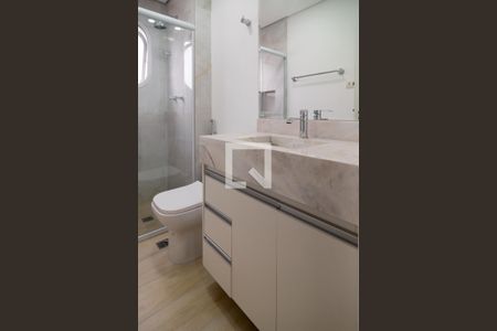 Apartamento à venda com 212m², 3 quartos e 4 vagas Apartamento à venda com 212m², 3 quartos e 4 vagasBanheiro Suíte 1