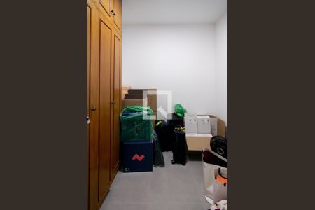 Apartamento à venda com 212m², 3 quartos e 4 vagas Apartamento à venda com 212m², 3 quartos e 4 vagasQuarto de Serviço