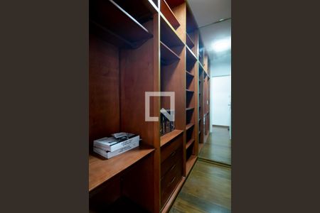 Apartamento à venda com 212m², 3 quartos e 4 vagas Apartamento à venda com 212m², 3 quartos e 4 vagasCloset Suíte 3