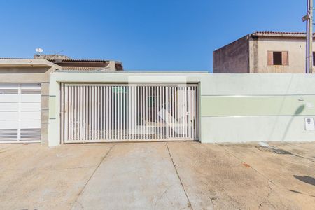 Casa à venda com 136m², 3 quartos e 2 vagasFachada