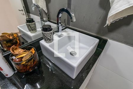Detalhe do Banheiro Social de apartamento para alugar com 3 quartos, 85m² em Jardim Tupanci, Barueri