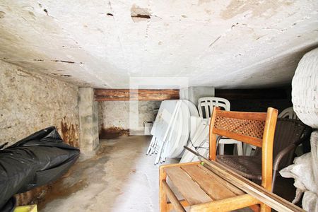 Casa à venda com 190m², 2 quartos e 2 vagasPorão 