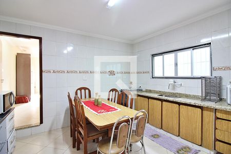 Casa à venda com 190m², 2 quartos e 2 vagasCozinha