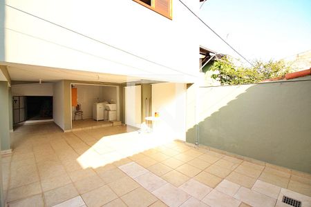 Casa à venda com 190m², 2 quartos e 2 vagasQuintal