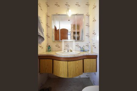 Apartamento à venda com 258m², 4 quartos e 8 vagasBanheiro suíte 1