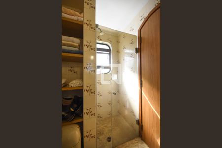 Apartamento à venda com 258m², 4 quartos e 8 vagasBanheiro suíte 1