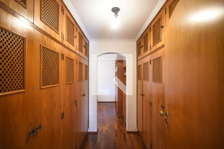 Apartamento à venda com 258m², 4 quartos e 8 vagasArmário da suíte 2