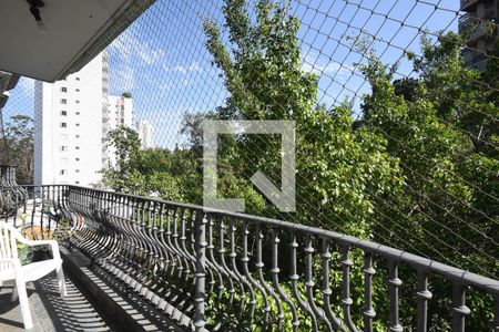 Apartamento à venda com 258m², 4 quartos e 8 vagasVaranda