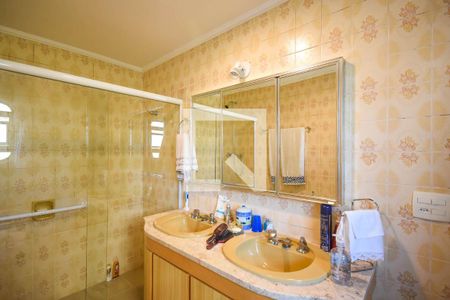 Apartamento à venda com 258m², 4 quartos e 8 vagasBanheiro suíte 2