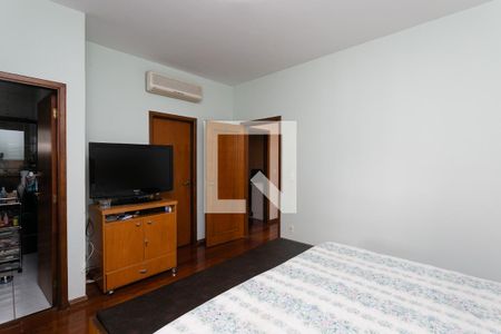 Casa à venda com 350m², 4 quartos e 2 vagasSuíte 3