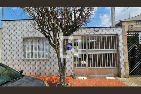 Casa à venda com 170m², 3 quartos e 1 vaga Casa à venda com 170m², 3 quartos e 1 vagaFachada