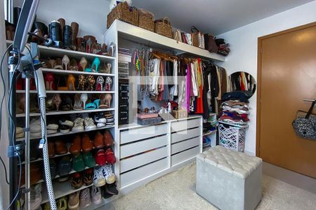 Apartamento à venda com 143m², 3 quartos e 2 vagas Apartamento à venda com 143m², 3 quartos e 2 vagasQuarto 1