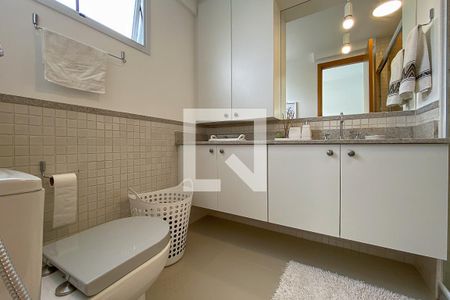 Apartamento à venda com 143m², 3 quartos e 2 vagas Apartamento à venda com 143m², 3 quartos e 2 vagasBanheiro social 2