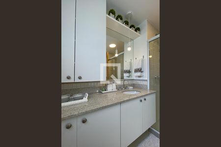 Apartamento à venda com 143m², 3 quartos e 2 vagas Apartamento à venda com 143m², 3 quartos e 2 vagasBanheiro social 2