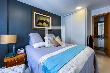 Apartamento à venda com 143m², 3 quartos e 2 vagas Apartamento à venda com 143m², 3 quartos e 2 vagasSuíte