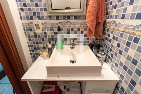 Casa à venda com 100m², 4 quartos e 2 vagas Casa à venda com 100m², 4 quartos e 2 vagasLavabo