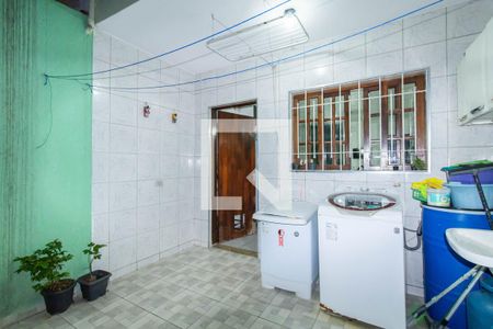 Casa à venda com 100m², 4 quartos e 2 vagas Casa à venda com 100m², 4 quartos e 2 vagasÁrea de Serviço