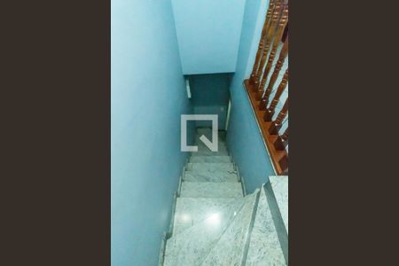 Escada de casa à venda com 4 quartos, 100m² em Vila Carmosina, São Paulo