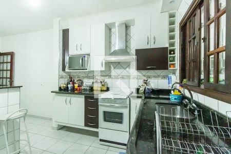 Casa à venda com 100m², 4 quartos e 2 vagas Casa à venda com 100m², 4 quartos e 2 vagasCozinha