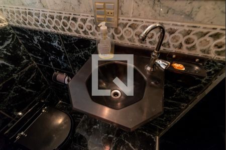 Apartamento à venda com 76m², 2 quartos e 1 vagaBanheiro Social